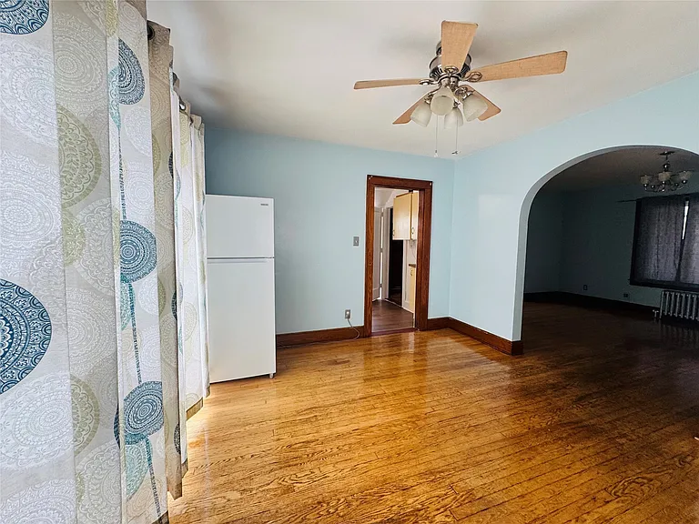 151-153 Iris Dr — Photo 9