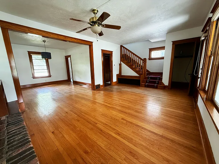 2356 S 35th Ave — Photo 3