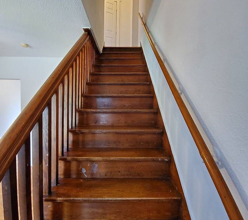 1st image of 1053 S 28th St