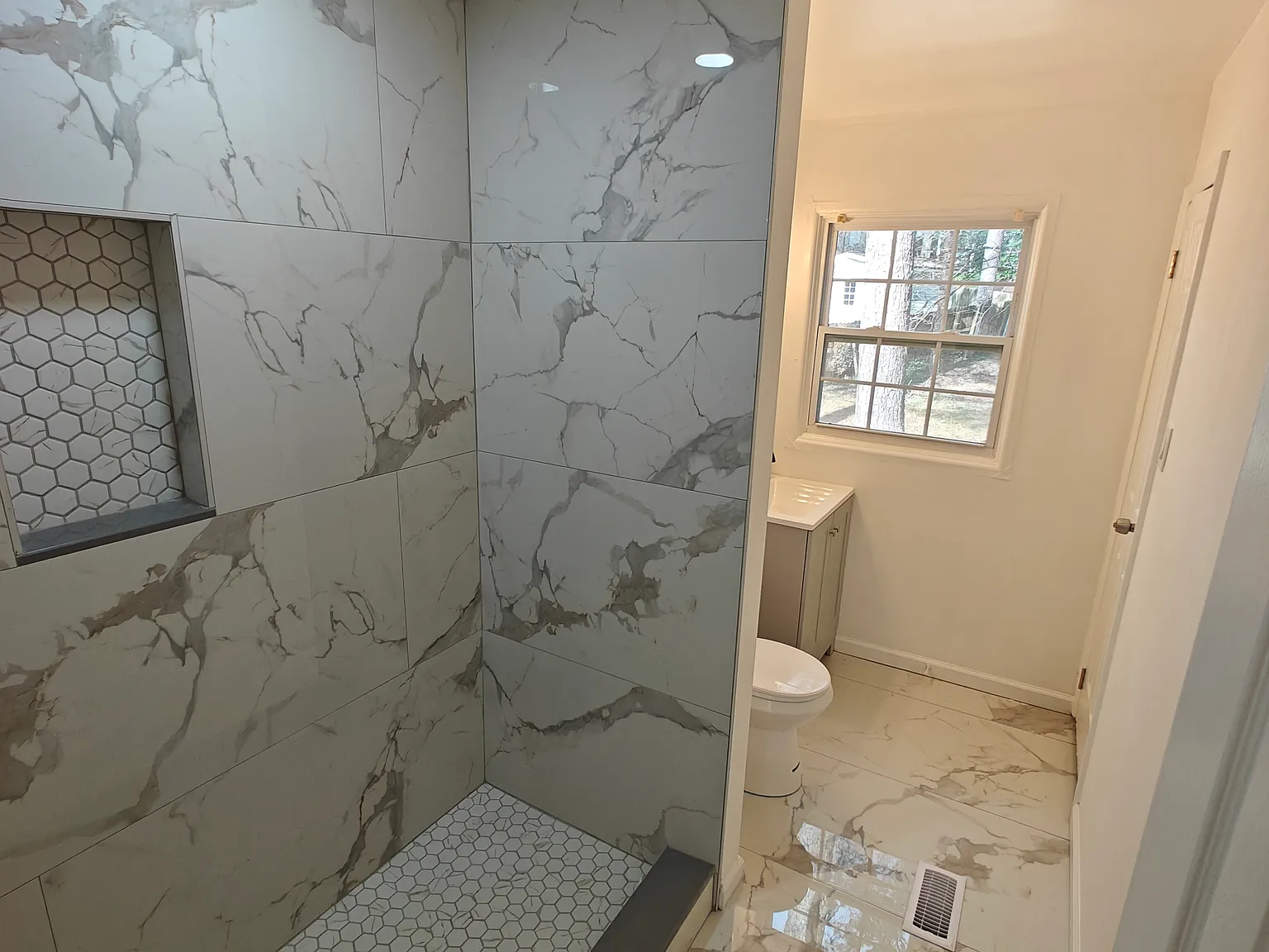 5 bed, 2015 sqft, $2,700 — Photo 4