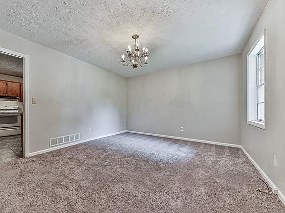 4th image of 6126 Knights Ln