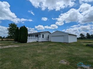 7376 W Toussaint Club Rd, Oak Harbor, OH 43449