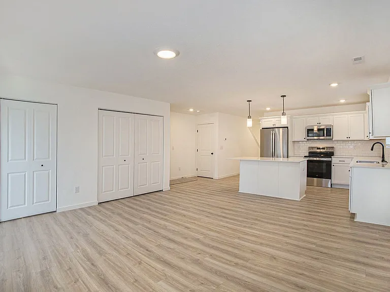 515 Burr St — Photo 5