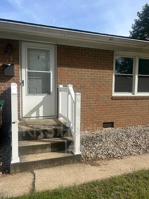 1 bed, 1.0 bath, $925 — Photo 2