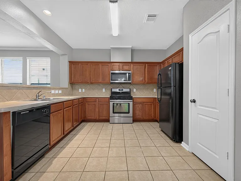 8126 Montague Manor Ln — Photo 16