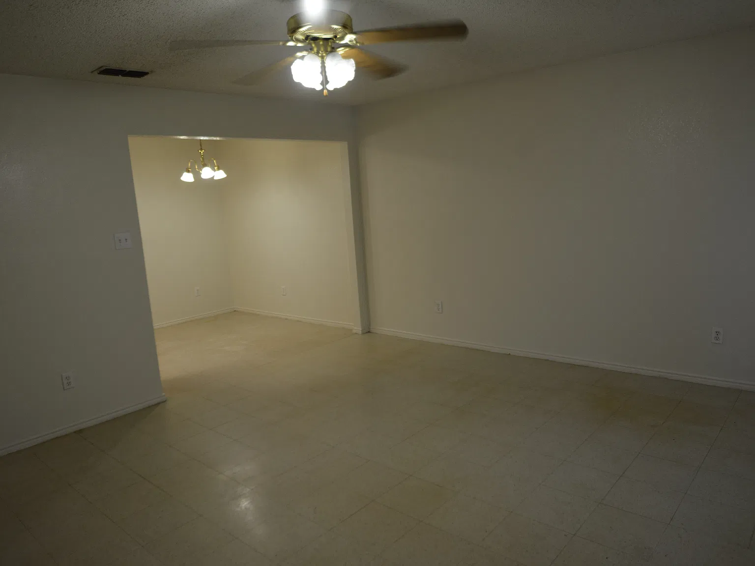 2 bed, 800 sqft, $995 — Photo 2