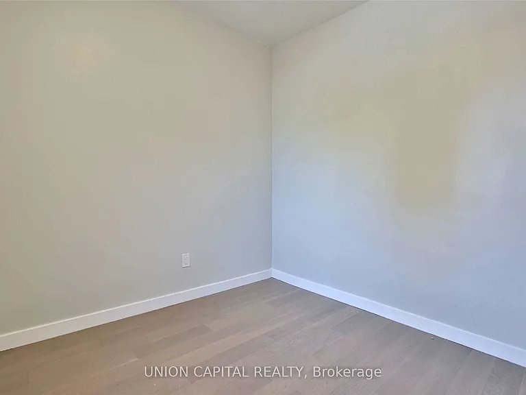 366 Balliol St #UPPER — Photo 12