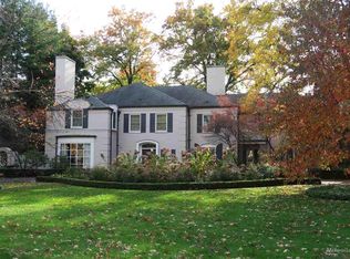 61 Oxford Rd, Grosse Pointe Shores, MI 48236