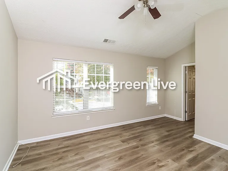 9484 Lakeview Rd — Photo 7