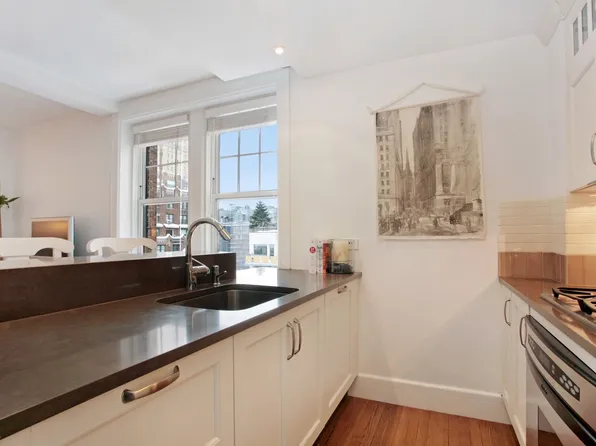 27 West 72nd Street image 1 of 4