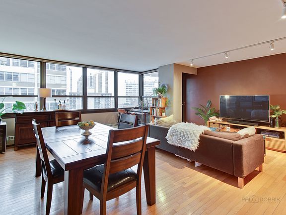 5th image of 33 E Cedar St APT 19H