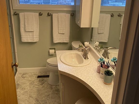 5th image of 1348 Maetzel Dr