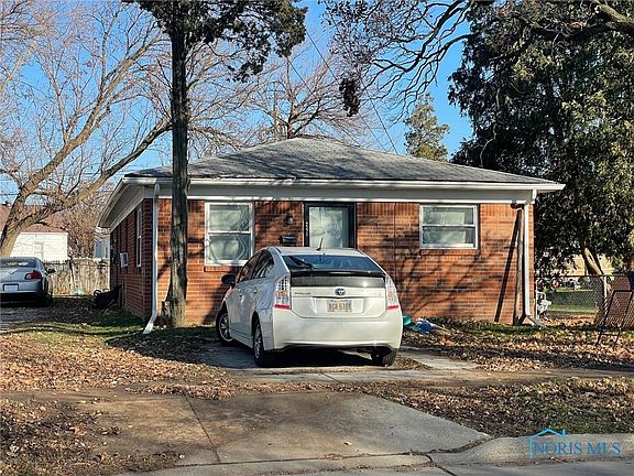 4th image of 241 Dearborn Ave