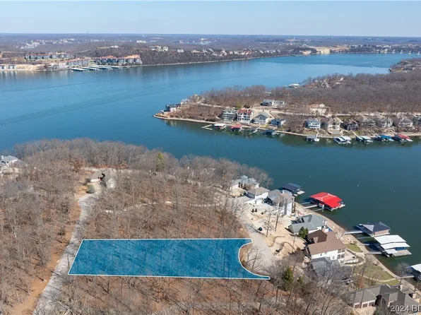 139 Grand Point Blvd, Sunrise Beach, MO 65079