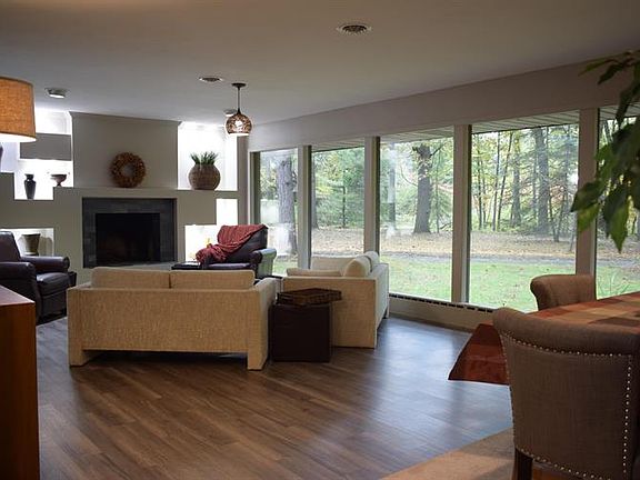 3rd image of 26205 Hillview Dr