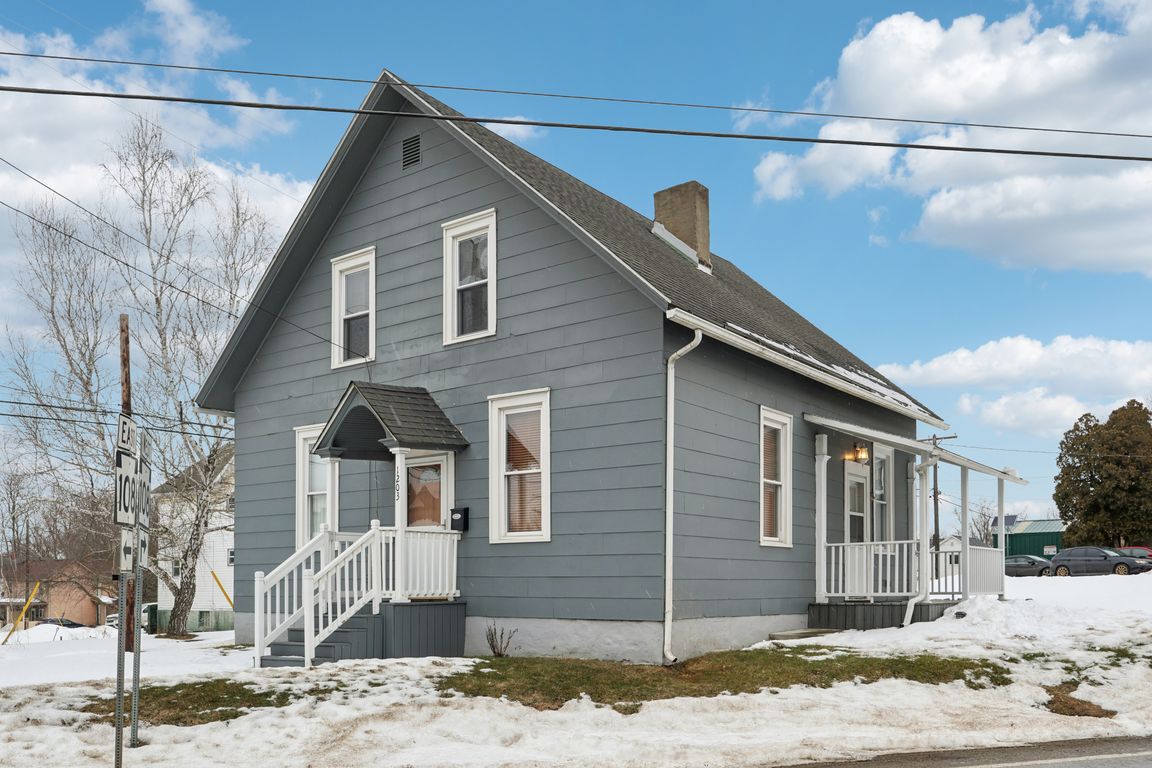 Eastbrook St-S1202-001.jpg