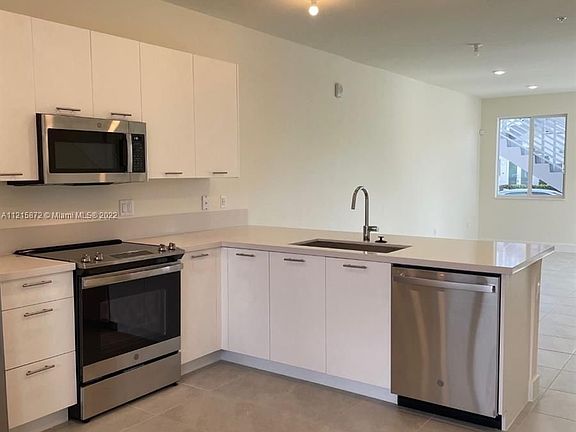 4th image of 10270 NW 66th St #101