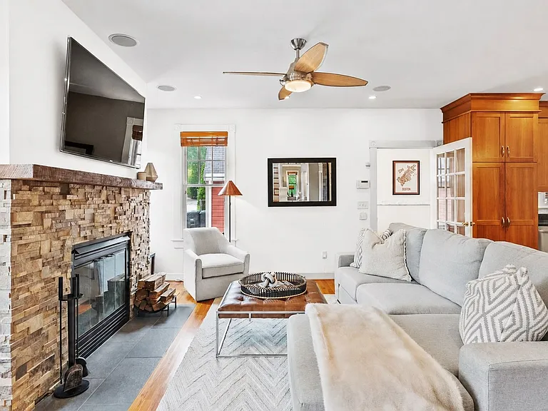 5213 Cathedral Ave NW — Photo 3