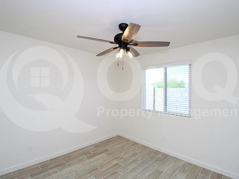 238 N Sycamore St — Photo 13
