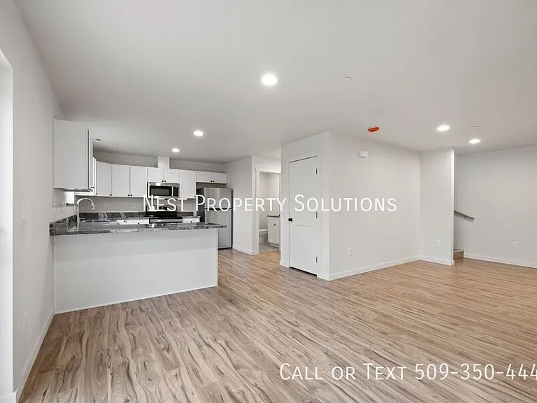 215 S 1st St #4 — Photo 41