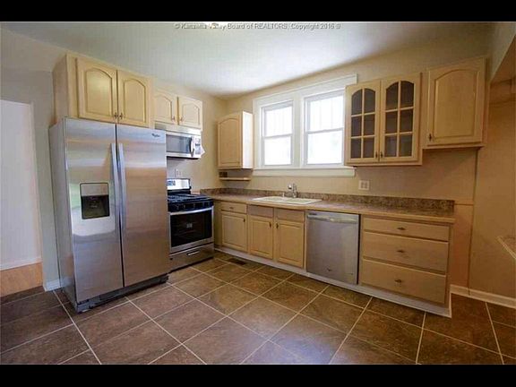 4th image of 813 West Ave