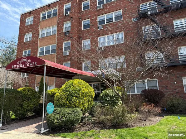 2200 Center Ave APT D3, Fort Lee, NJ 07024