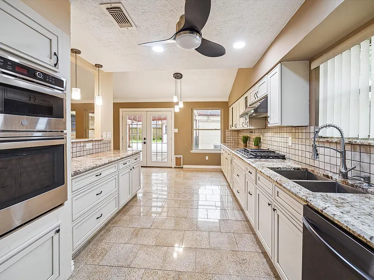 21423 Park Valley Dr — Photo 10