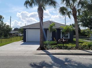 1407 W 32nd St, Riviera Beach, FL 33404