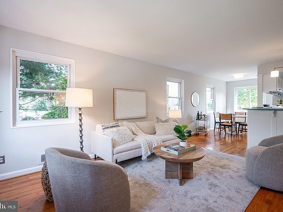 3rd image of 39 E Bellefonte Ave #1/2