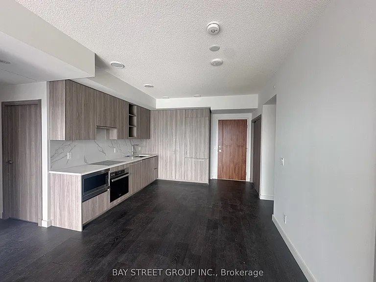 27 McMahon Dr #3206 — Photo 3