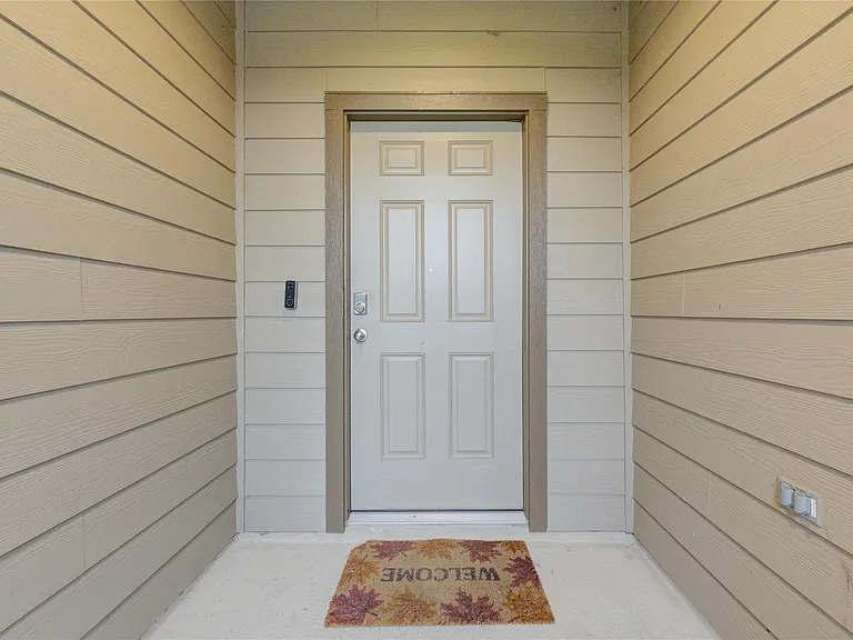 1615 Goose Island Ln — Photo 5
