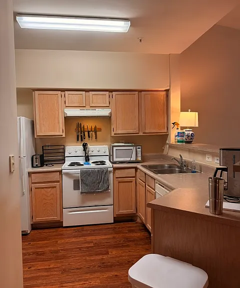 1015 Weybridge Ct #306 — Photo 3