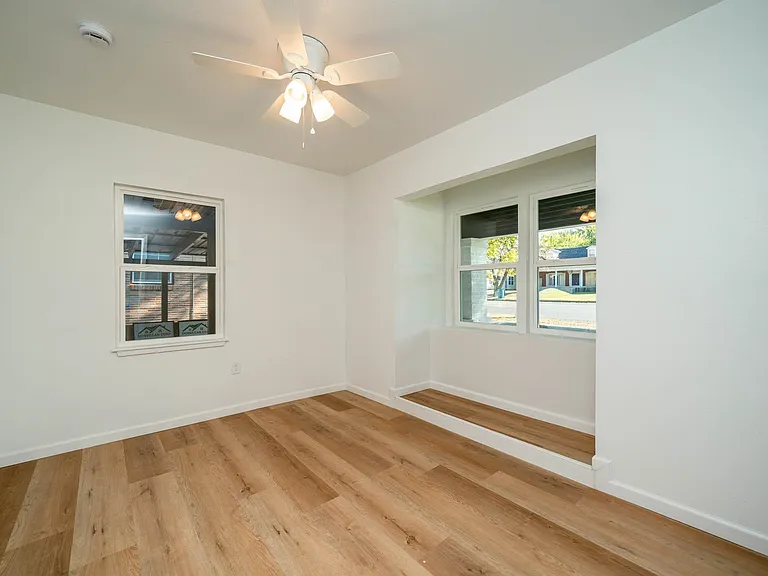 607 N Pacific St — Photo 17