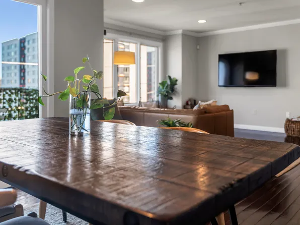 15 Legend Hills Drive image 8 of 28