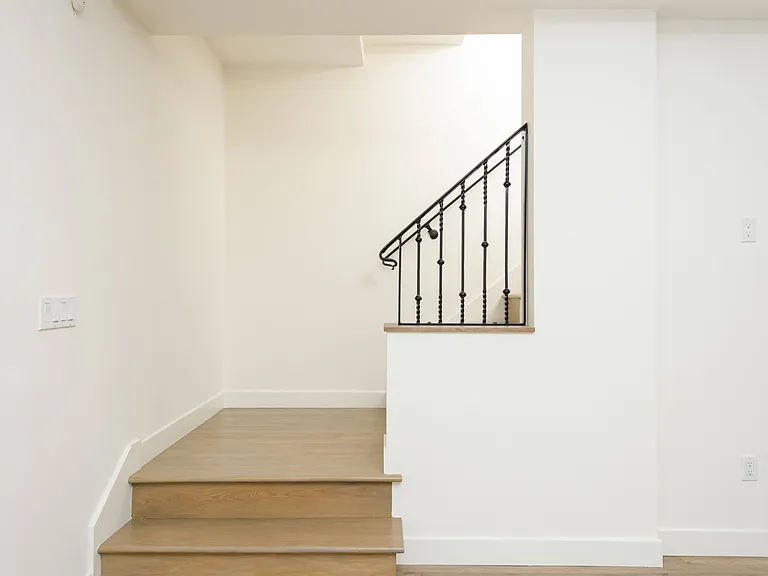 128 S Canon Dr — Photo 26