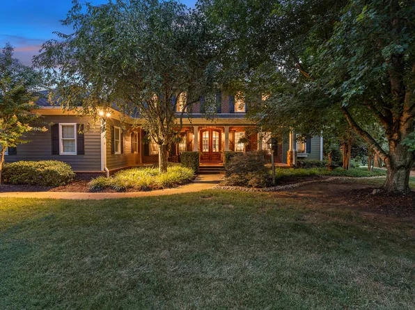 823 Waterstone Cir, Greeneville, TN 37745