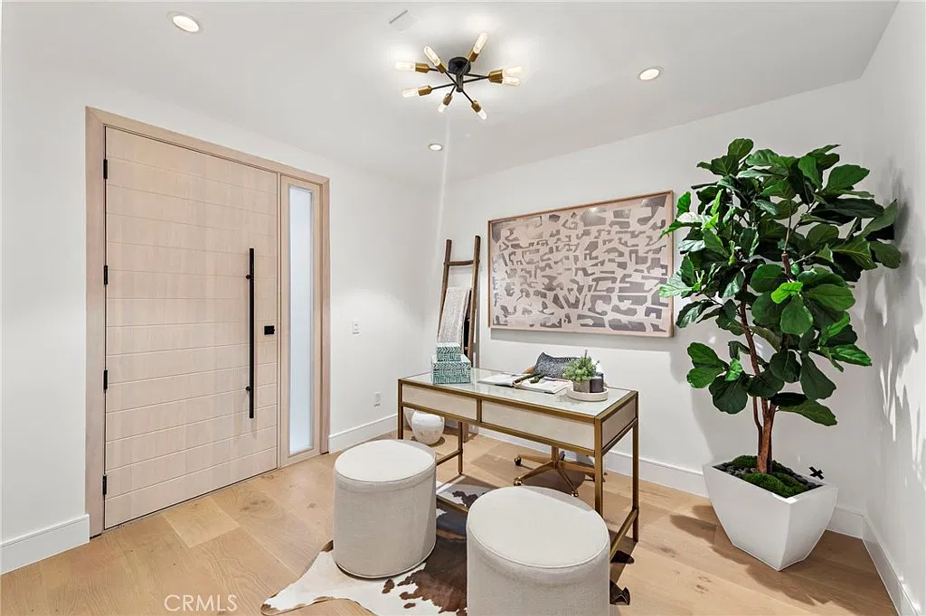 3 bed, 3.0 bath, 2400 sqft, $9,300 — Photo 2