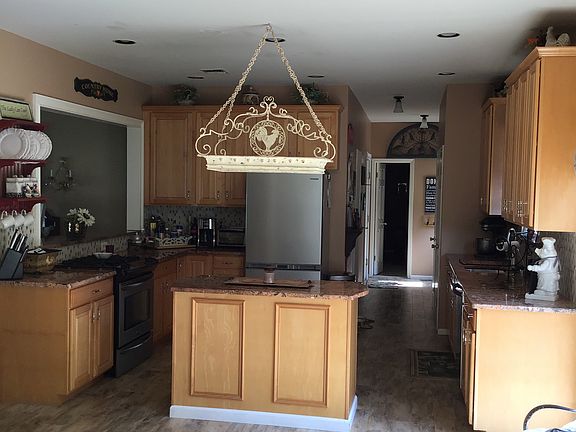 5th image of 16 Cayla Ln