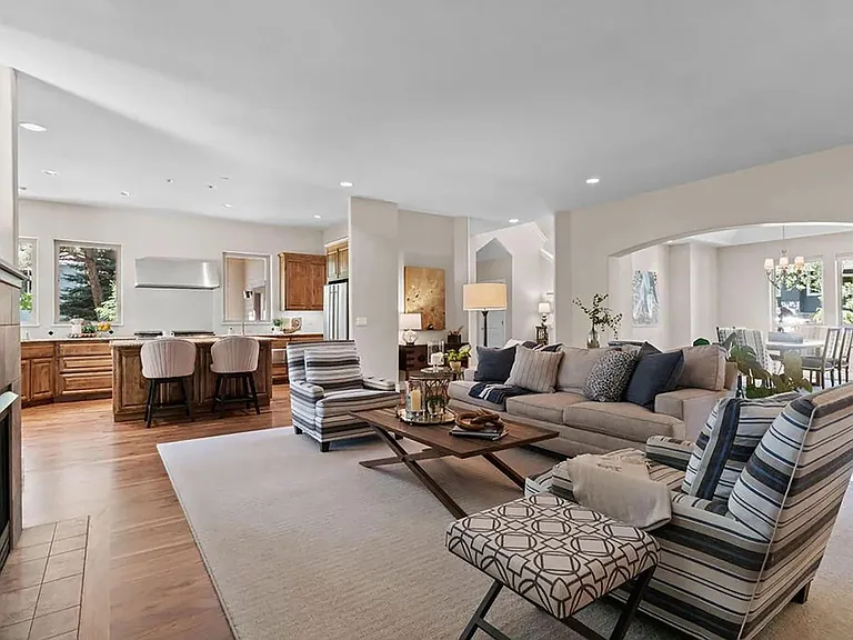 2939 NW Fairway Heights Dr — Photo 14