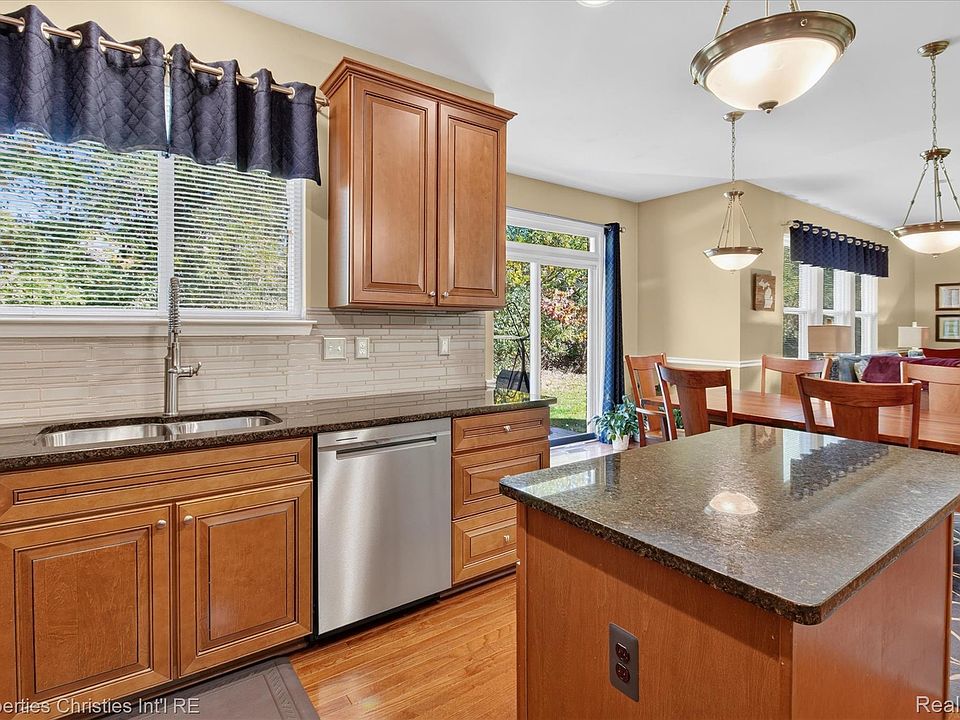 47848 Lindenhurst Blvd, photo 17
