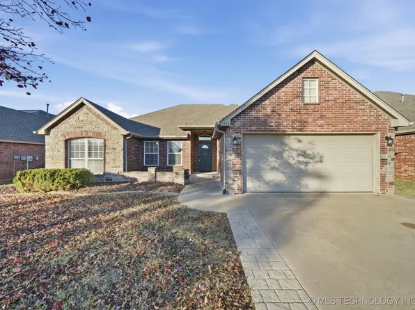 1946 W Woodbury St N, Broken Arrow, OK 74012