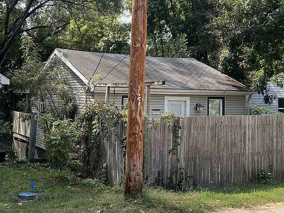 3rd image of 2819 Sanford Ave