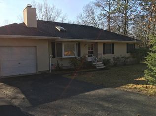 129 Old Riverhead Rd, Hampton Bays, NY 11946