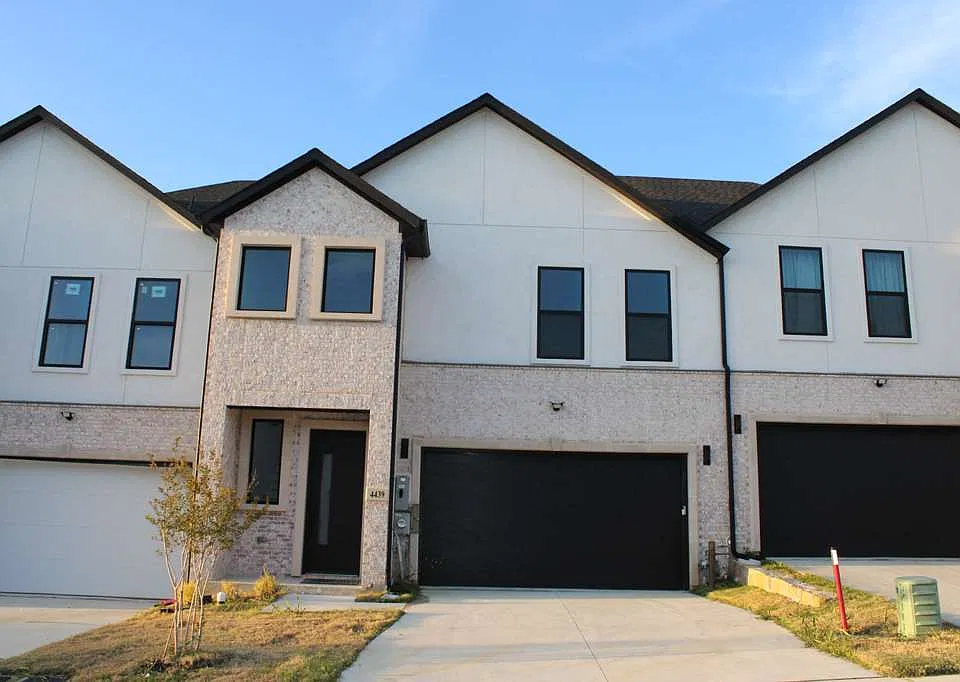 4447 Fatima Dr