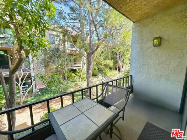 8675 Falmouth Ave APT 215, Playa Del Rey, CA 90293