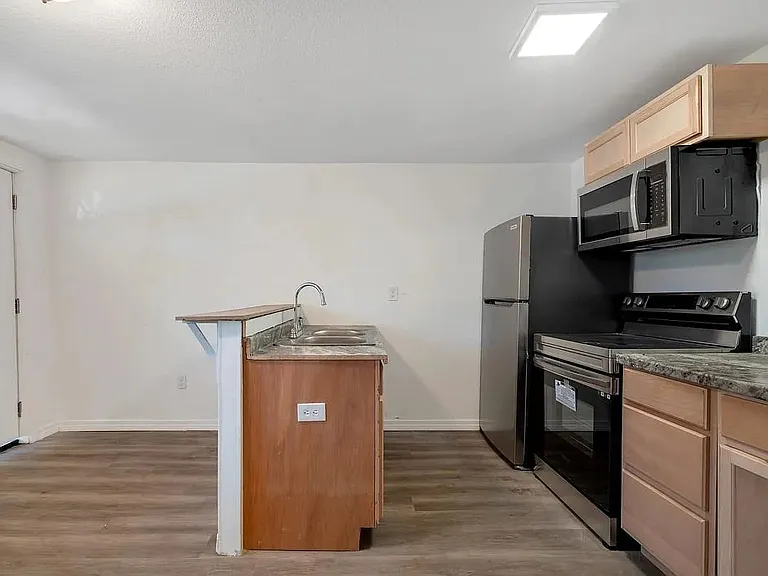 2147 Keith St — Photo 4
