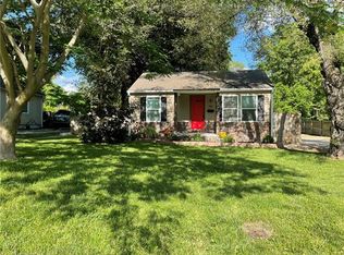 402 SW 10th St, Blue Springs, MO 64015