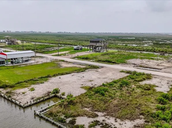 1400 Van Zant, Gilchrist, TX 77617