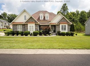 18 Hyde Park Rd, Winfield, WV 25213