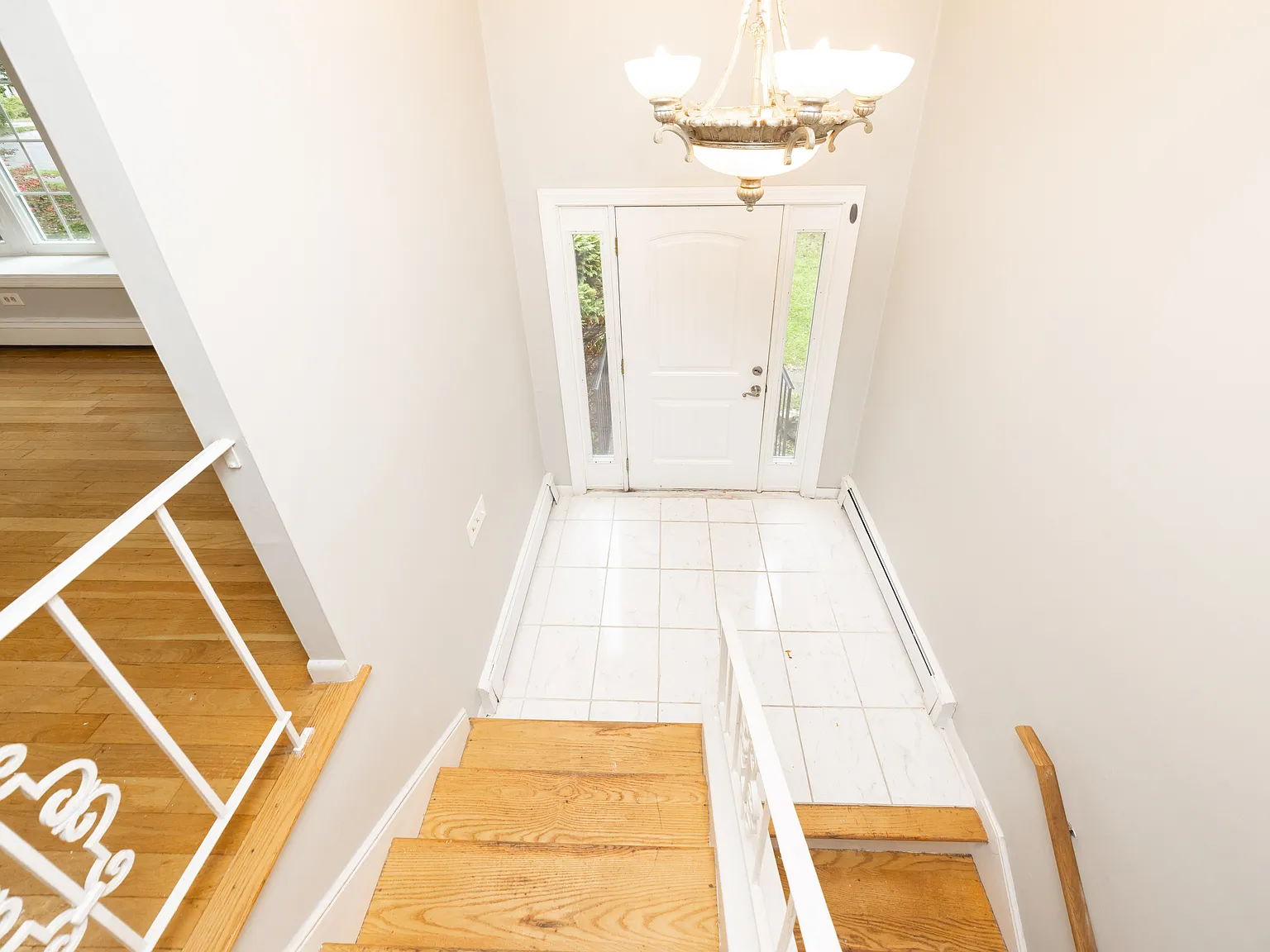 4 bed, 2.5 bath, 2249 sqft, $4,000 — Photo 3